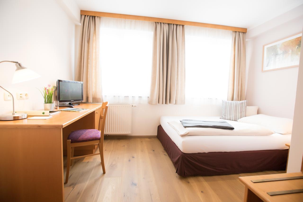 Single Room,510886674:JPEG